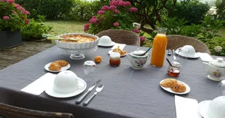 les eaux qui rient - petit dejeuner au bord de l eau