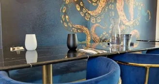 Neptune Table
